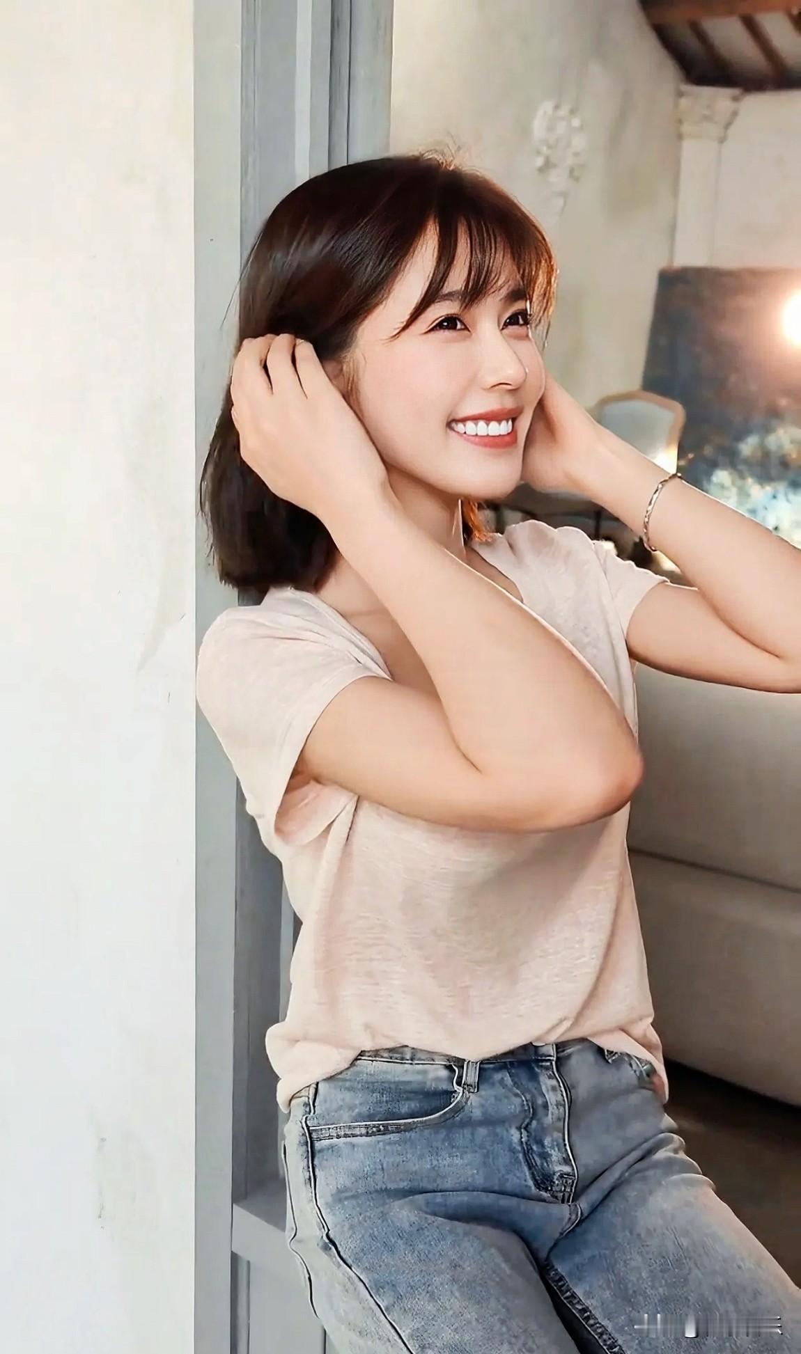 元气少女笑颜如花，简约穿搭尽显自然美！🌟✨少女风写真照随拍所见的美好分享随