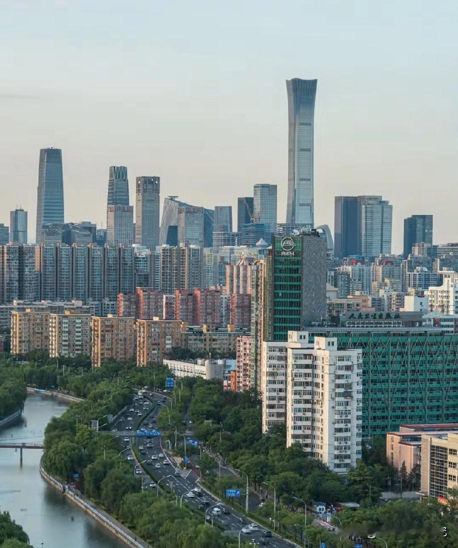 预计北京今年GDP有望达到52000亿元人民币到53000亿元人民币之间的水平,