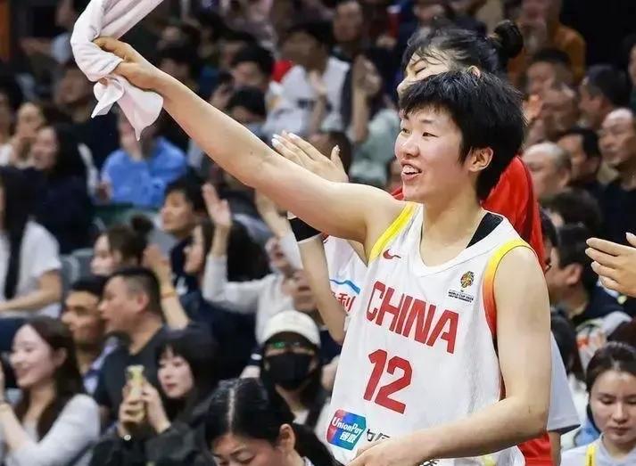 任命引发热议 陈玉婕担任女篮队长备受争论陈玉婕在此前的赛事当中并没有拿出令