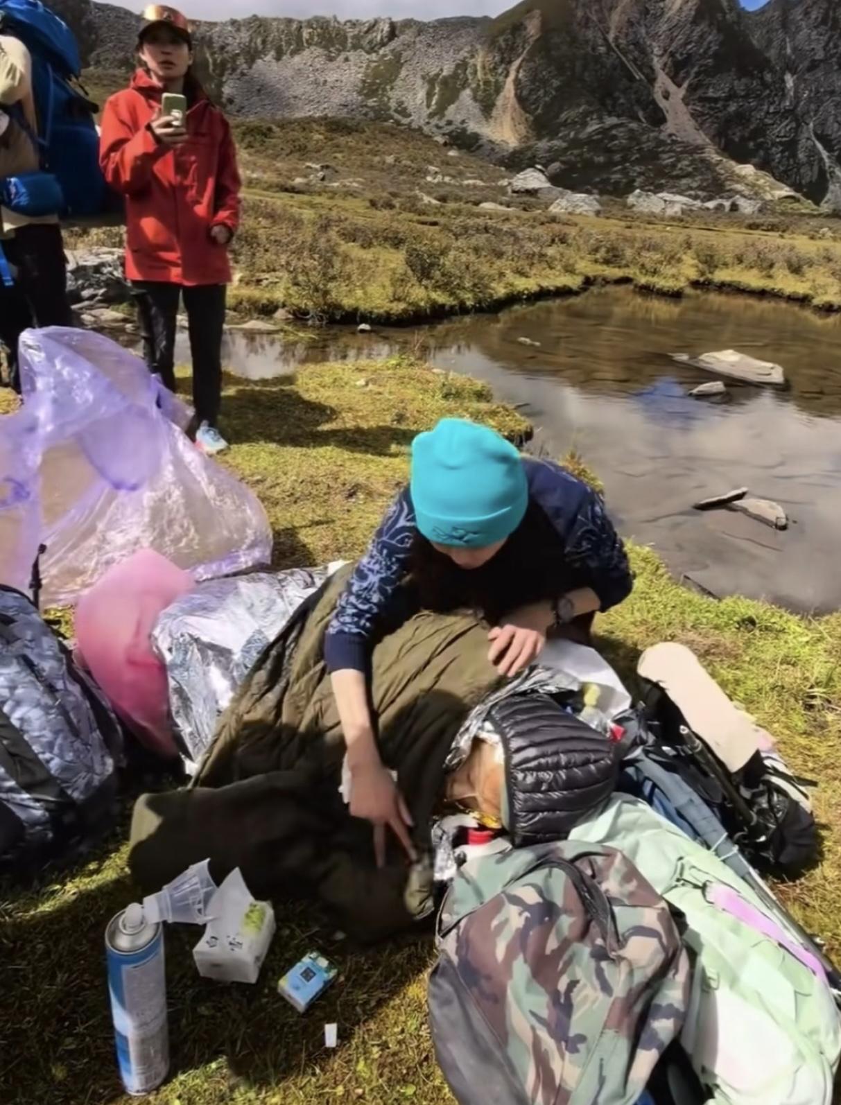 不夸张地说，在四川甘孜女登山队员被抛弃这件事上，某书各大“全女”团队的态度空前一