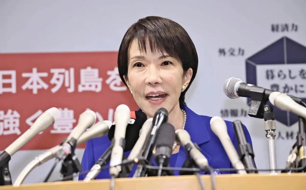 太扎心了！一个国家的首相，想见美国总统，居然要满世界追着跑，不挑时间、不挑地点