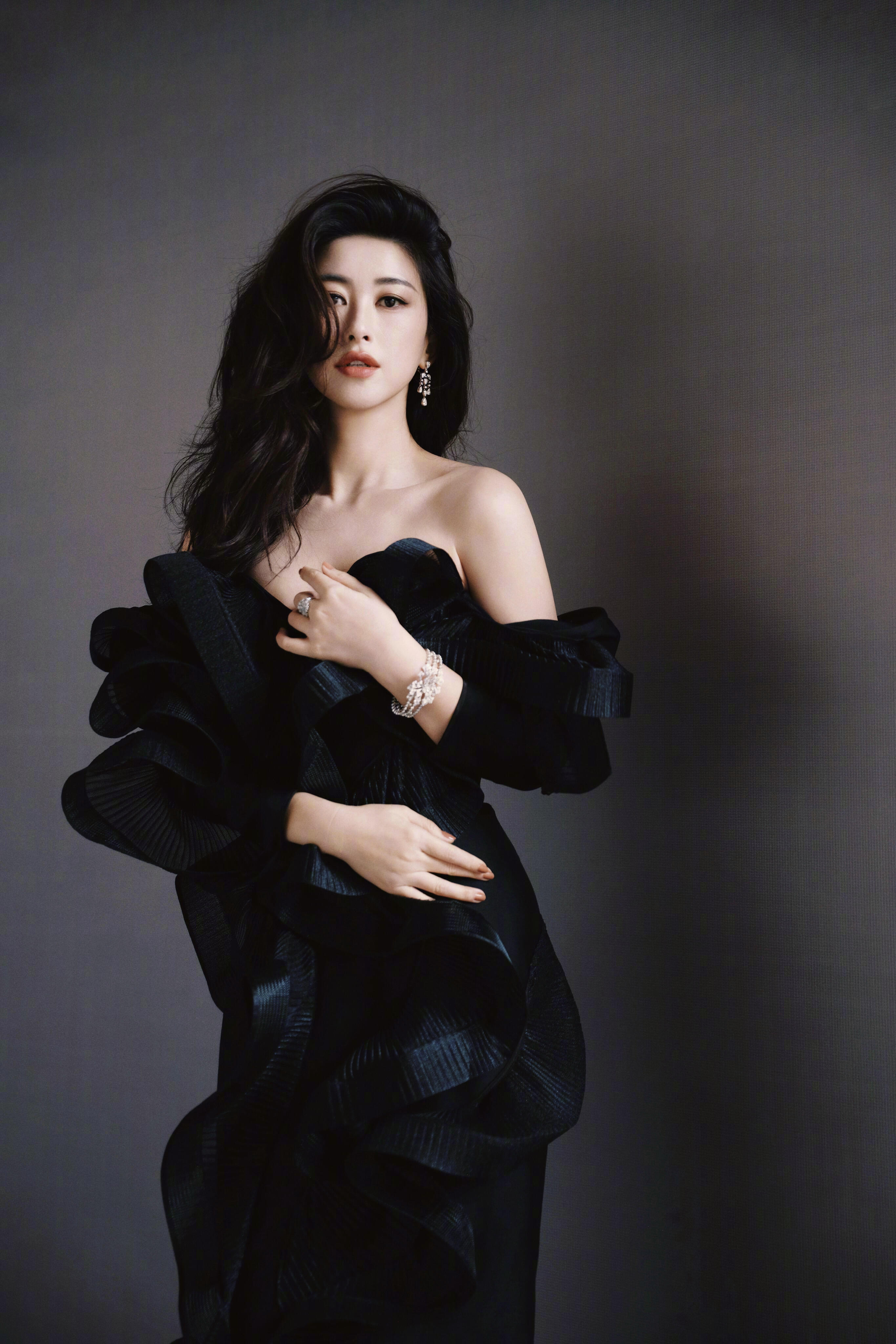 朱珠首位北京艺术季大使没人觉得朱珠本身就很像一件艺术品吗