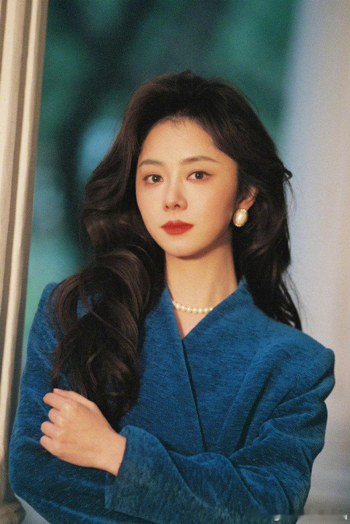 谭松韵探班司宫令谭松韵请客司宫令剧组谭松韵的善意永远那么真挚，探班《司宫令》剧组