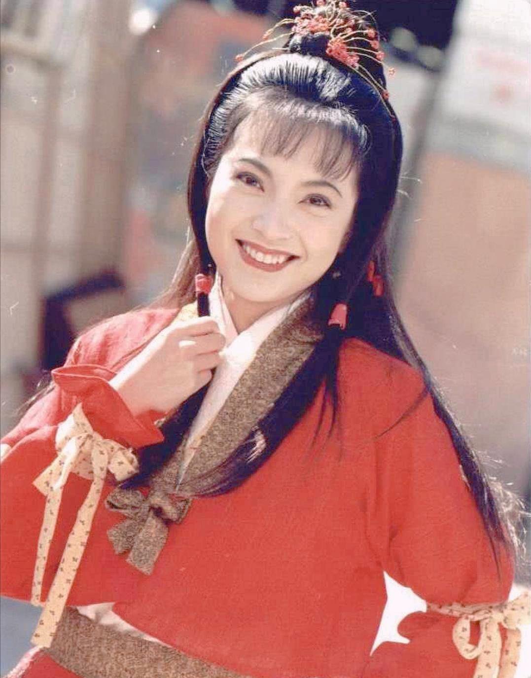 1995年，一位记者激动地问金庸，“杨过一生最爱的并不是小龙女，而是郭芙对么？”