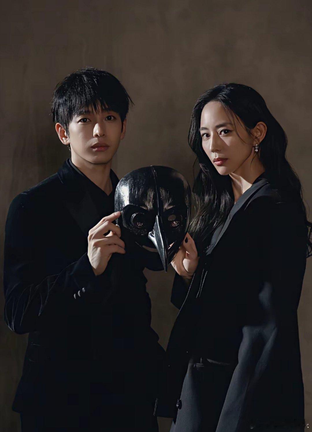 估计彭昱畅现在比吃了蜂蜜还开心原因很简单同是《匿杀》主演张钧甯，在《匿杀》点映之