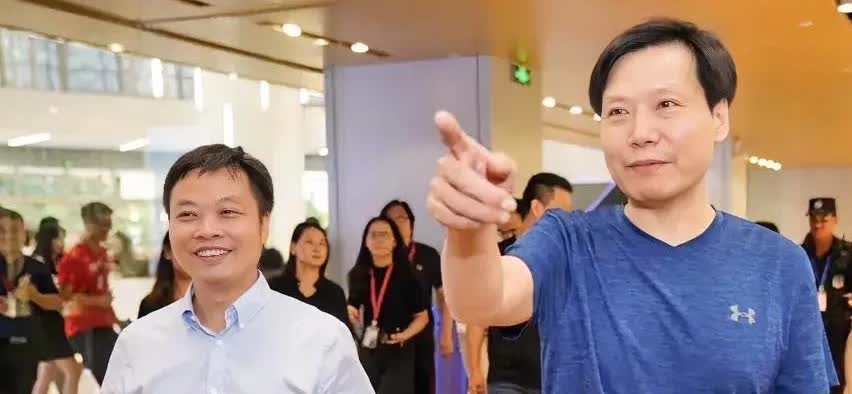 小米Yu7大卖，最郁闷的应该就是何小鹏了，当初他和李斌力劝雷军造