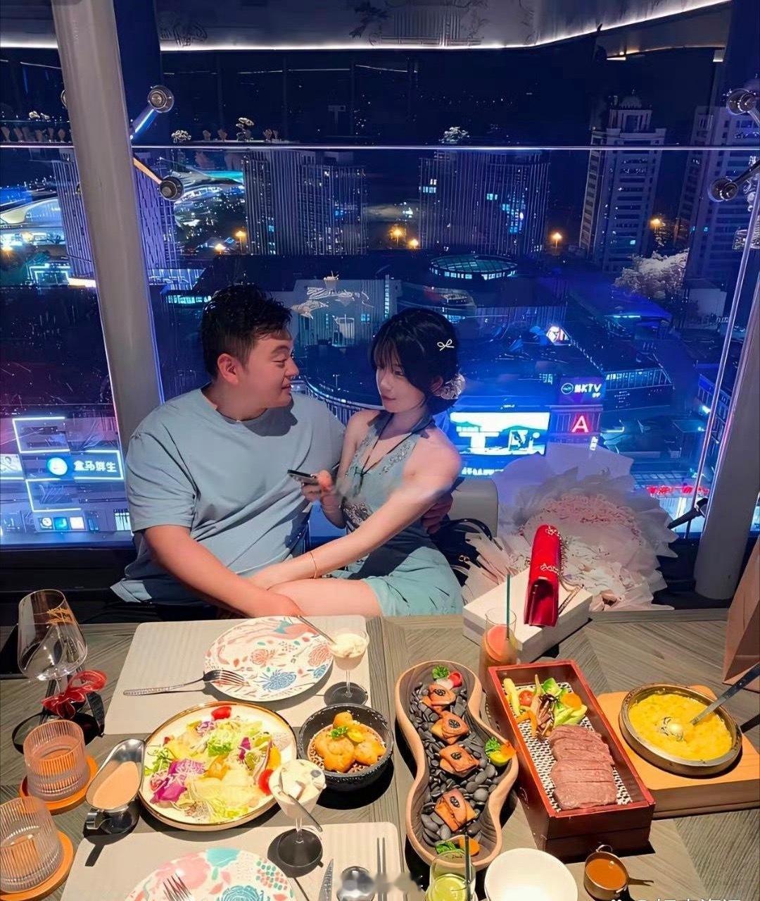 男人一定要有钱，不然谁跟你吃饭。