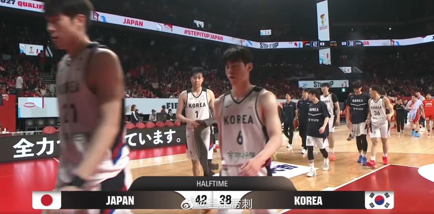 男篮世预赛李贤重还是太厉害了，半场11+6，两个超难三分球！