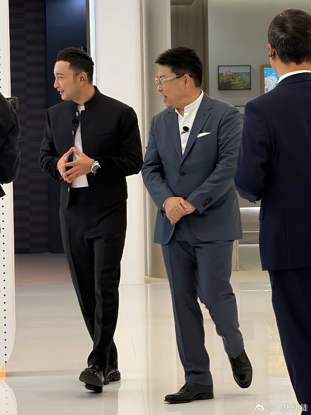 余总，你又露馅了！3月14日，上海AWE消费展华为全场景展区，华为余承东和著名主