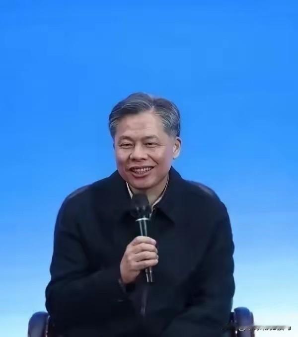 政协委员黄德宽谈英语教育的一番话，这两天又把这话题推上了风口。他说英语渗透太广
