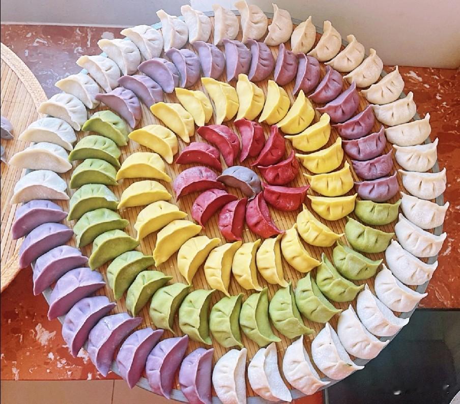 除夕晚上吃饺子，牢记：3馅不上桌，4馅端上桌，吉祥如意过团圆年！除夕是辞旧