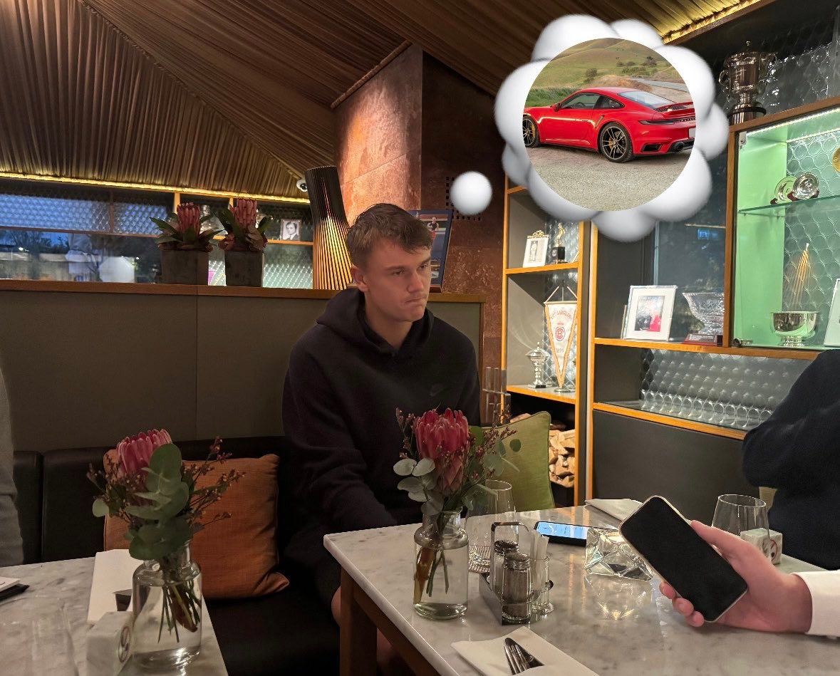 一线网球运动员的生活，都不是我们能想象——比如还没驾照，就先买一台经典的保时捷9