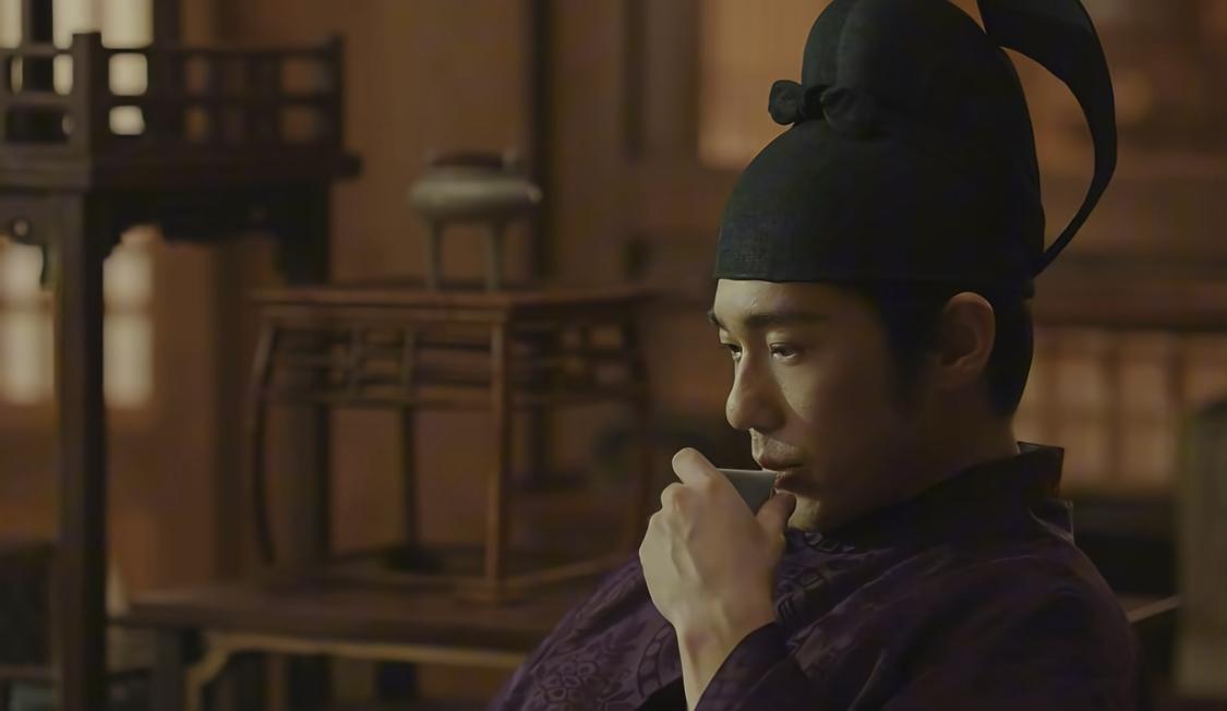 钱弘俶听着七郎讲如何犒赏军中，内心更多的是失望、心累。更是无比想念六哥的吧……心