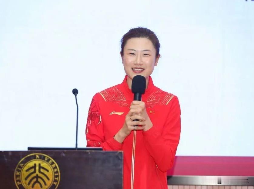 丁宁当上了先农坛体校校长,上位速度挺惊人的。她有两件事我很佩服,第一,“6.23