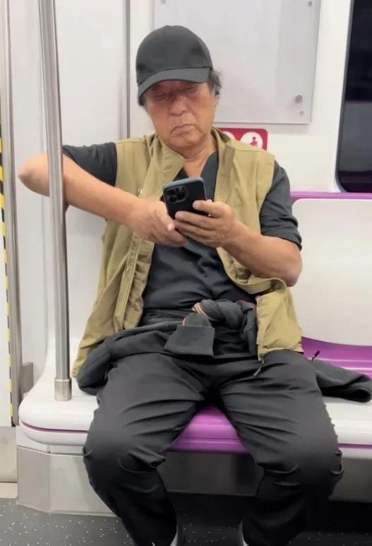 著名相声演员牛群现状曝光，许久未出现在大众视野。如今，这位曾经舞台上