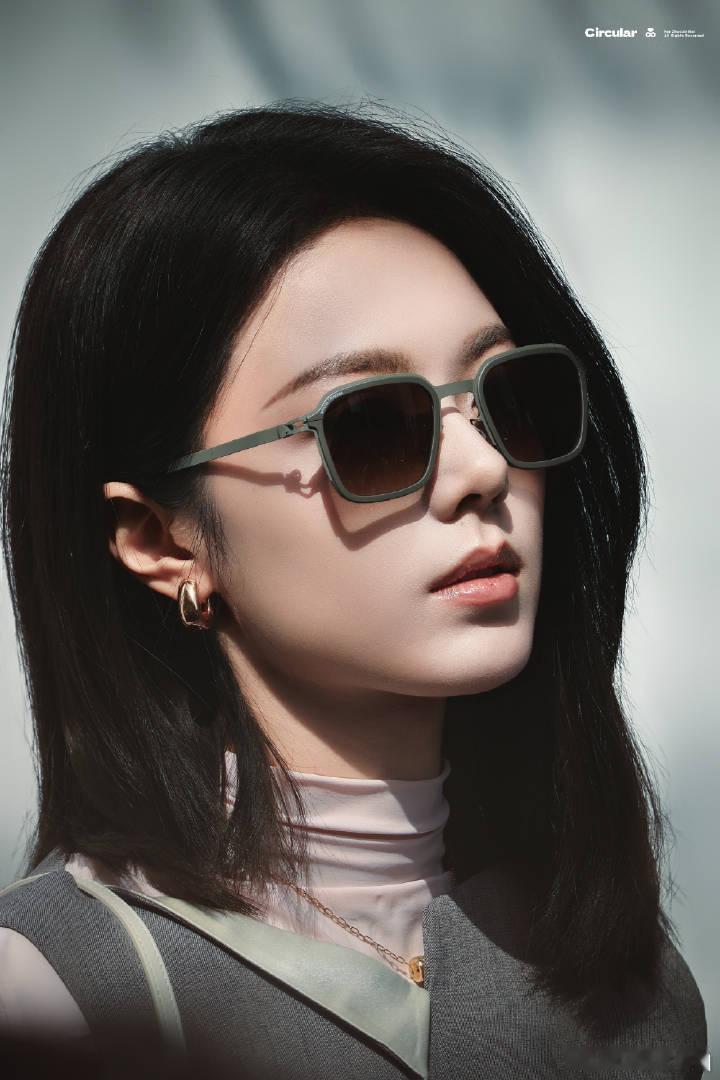 赵今麦今天又酷又飒，美得过分了！！！