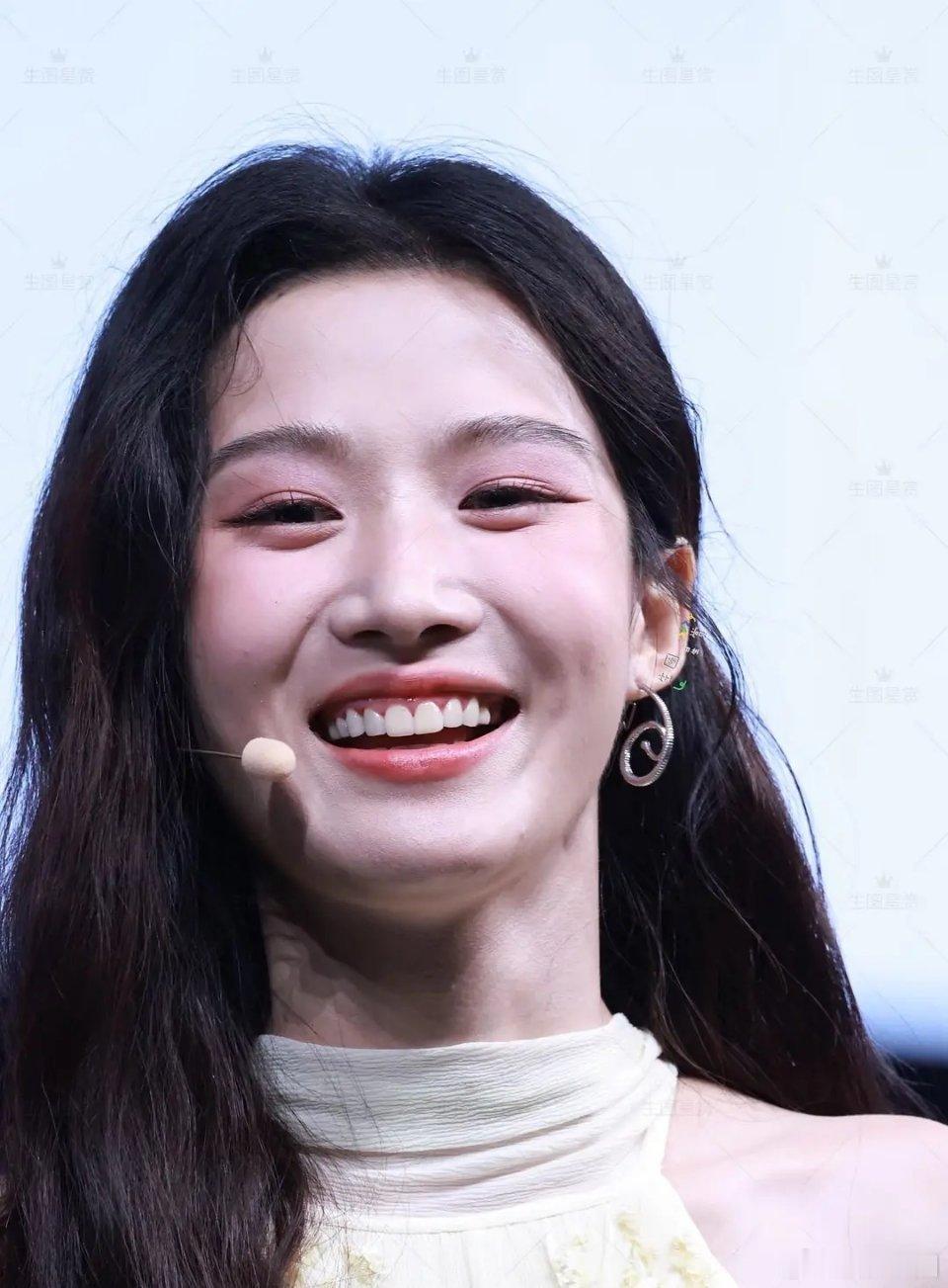卢昱晓这脸比素人还普。。。​