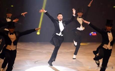 难怪大家都挤破头办演唱会，收益实在太丰厚了！我们就拿张学友来说，据统计单场3