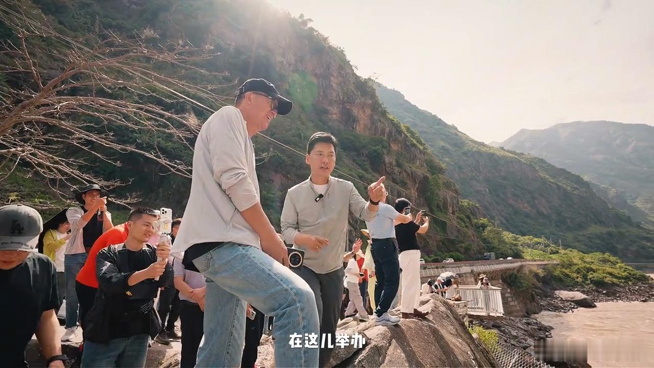 怒江老虎跳一场惊心动魄的自然奇观之约怒江老虎跳，这地儿简直绝了！江水似猛兽奔腾，