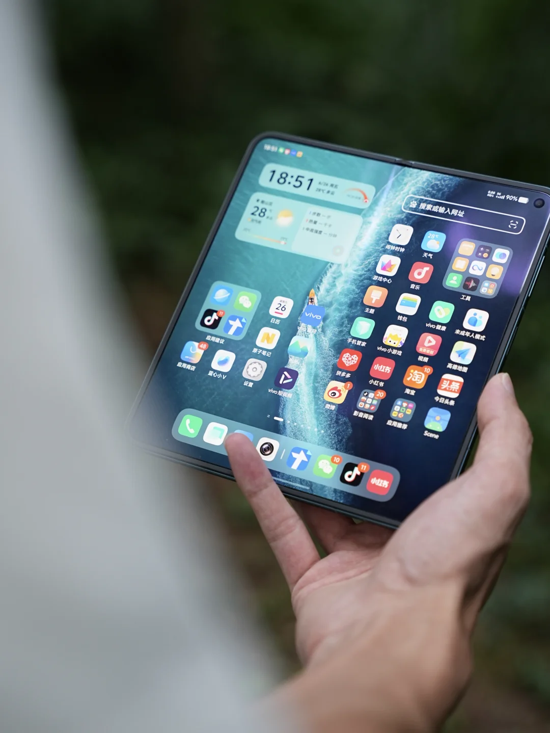 vivoXFold6给我用麻了 售价9999没到手之前一直想退，感觉自...