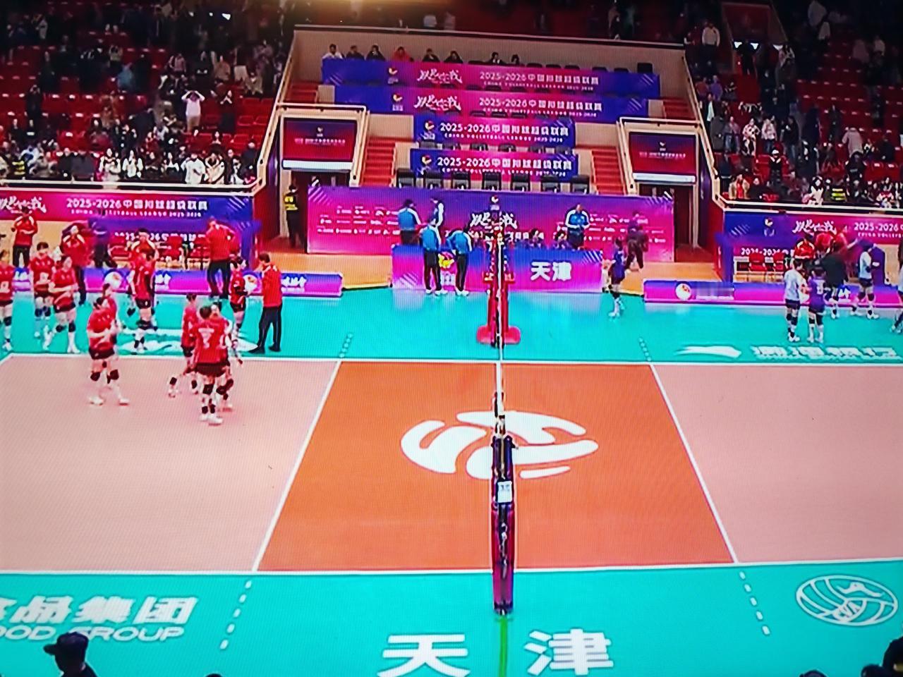 女排排超联赛第十一轮，天津女排对阵江苏女排，前四局大比分2：2，比赛进入决胜局，