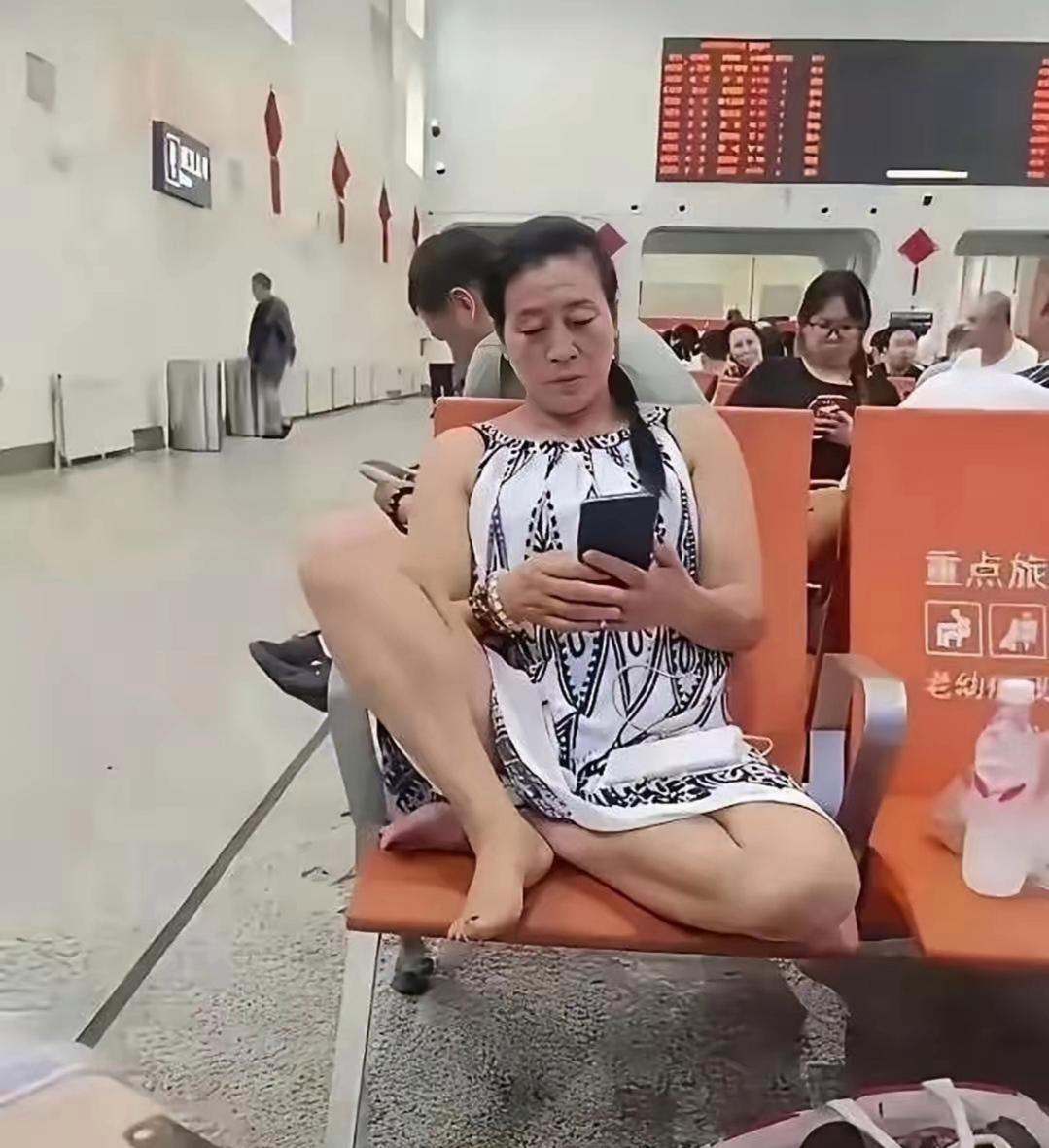 她是怎么做到不脸红的