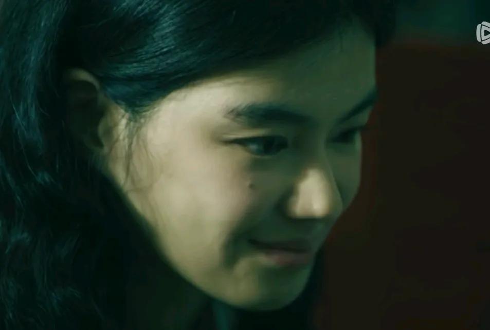 《扫毒风暴》卢少骅成功逃离宛北后，却始终没有抛下他的第三任妻子马英子，她是司令的