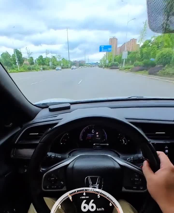 手动挡车真的能让你既要又要。手动挡车如果一直是逢10升档，无论多大排量、多大