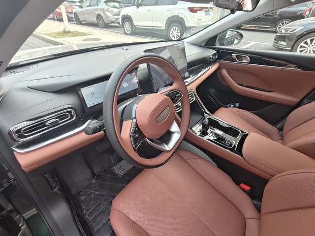 提车16天行驶了629公里的用车感受分享爱车的空间，油耗以及隔音。空间：空间