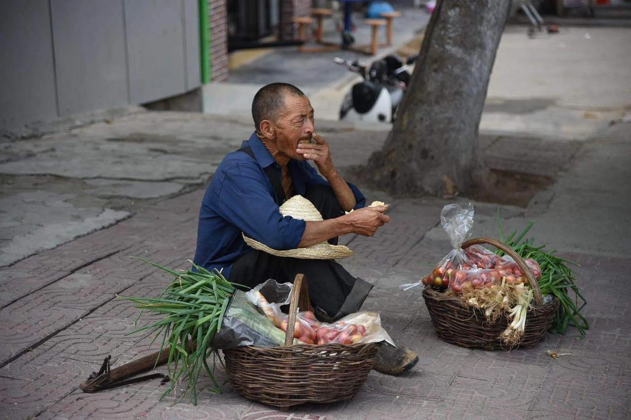 曾经的下岗工人！上世纪九十年代的中国下岗工人生活是中国经济转型过程中一段重要的
