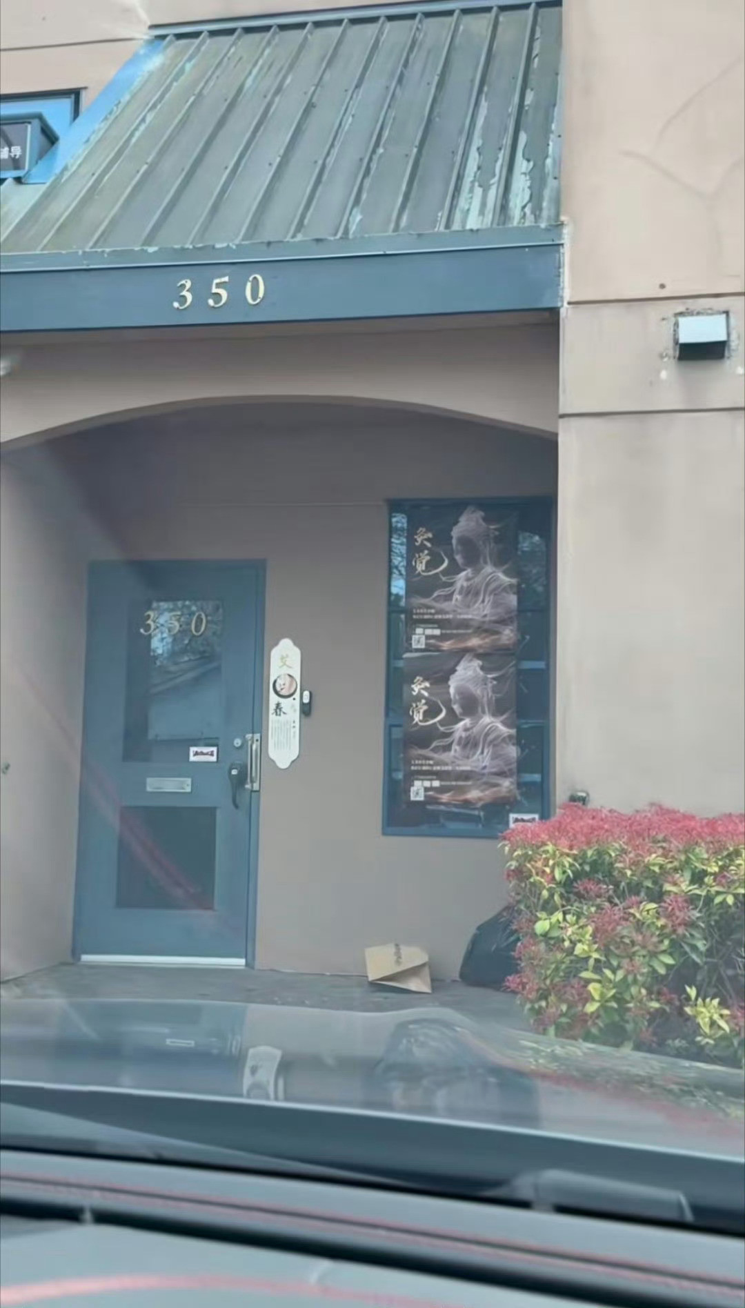 王祖贤眼睛怎么了要不是开传统医学、艾灸的会议，王祖贤应该不会再公开露面。¹她在