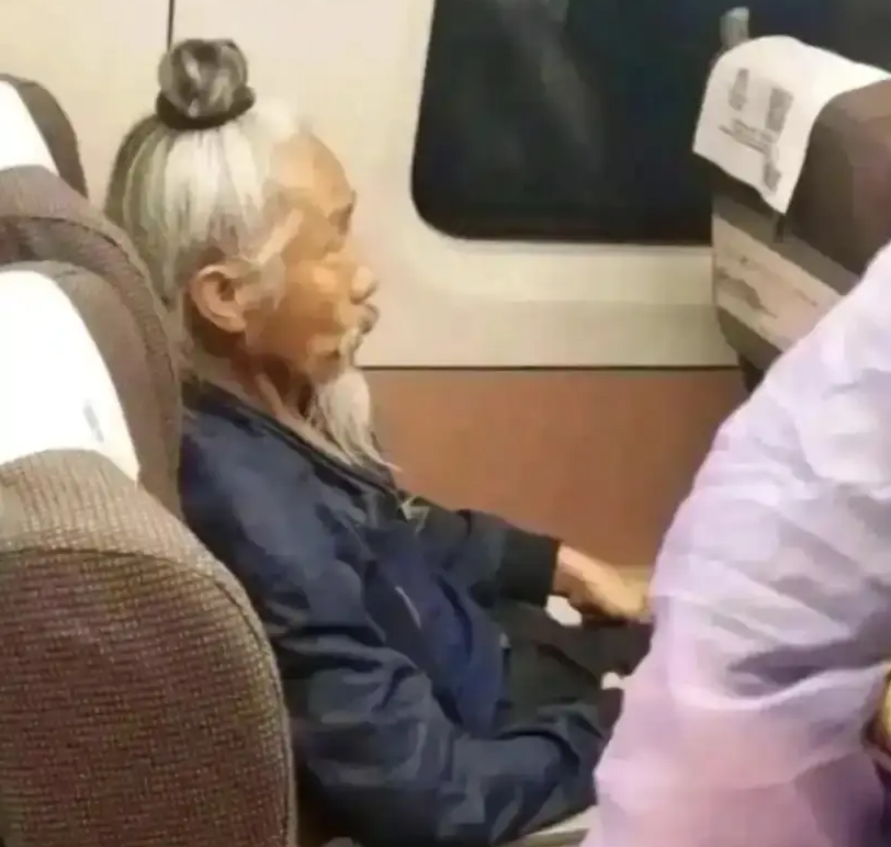 做个动车也能碰到世外高人