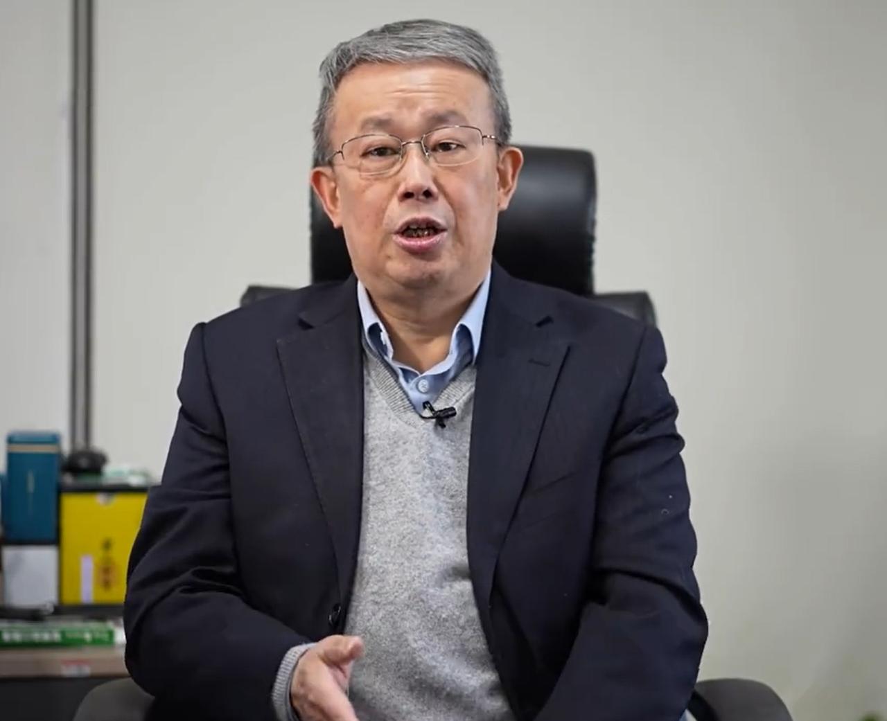 飞象网项立刚称罗永浩根本不懂手机！2月9日，飞象网创始人项立刚发文质疑罗永浩