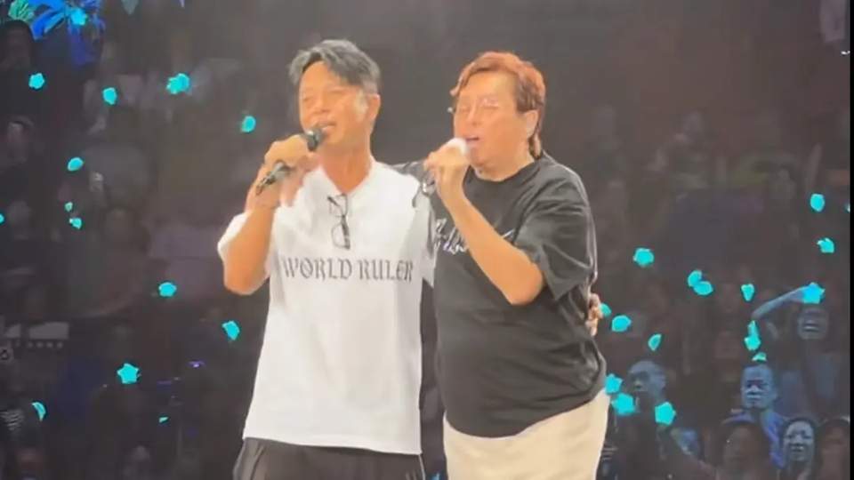 76岁谭咏麟再唱《朋友》，评论区集体破防，但我却笑不出来你能想象吗？一个76岁的老人，在舞台上唱起3