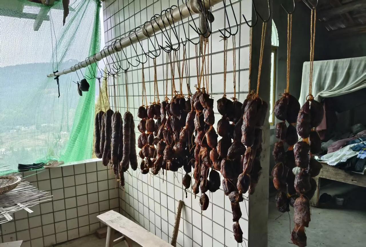 大家发现没有猪肉价格30元左右一斤时候涨上去的饭店菜价猪肉降价到十几元钱一斤后没