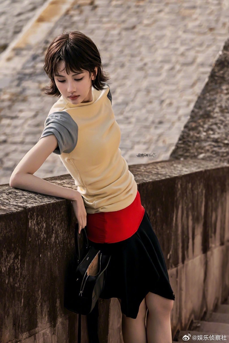 不知道陈都灵的短发很曼妙我天啊‼️哈哈哈哈哈哈哈，看到这里好想说不知道陈都灵的