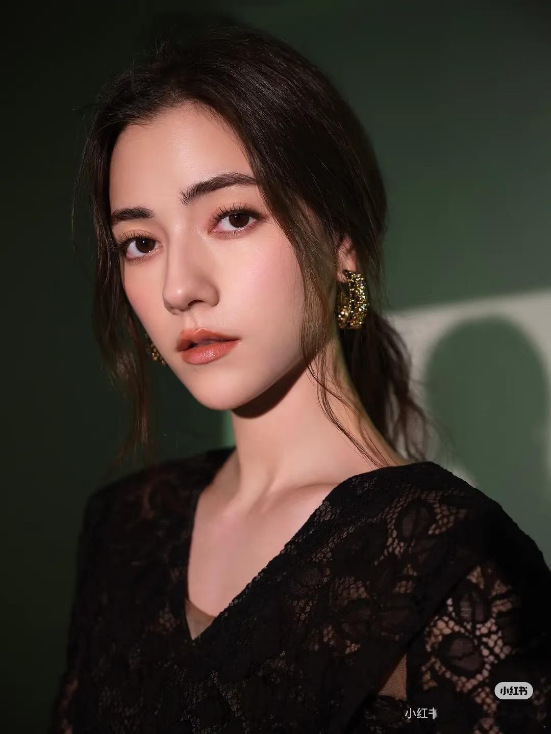 娜然霍启山娜然嫁豪门是完全可以的，就算不是霍启山，嫁给别人也不差，跟奚梦瑶差不