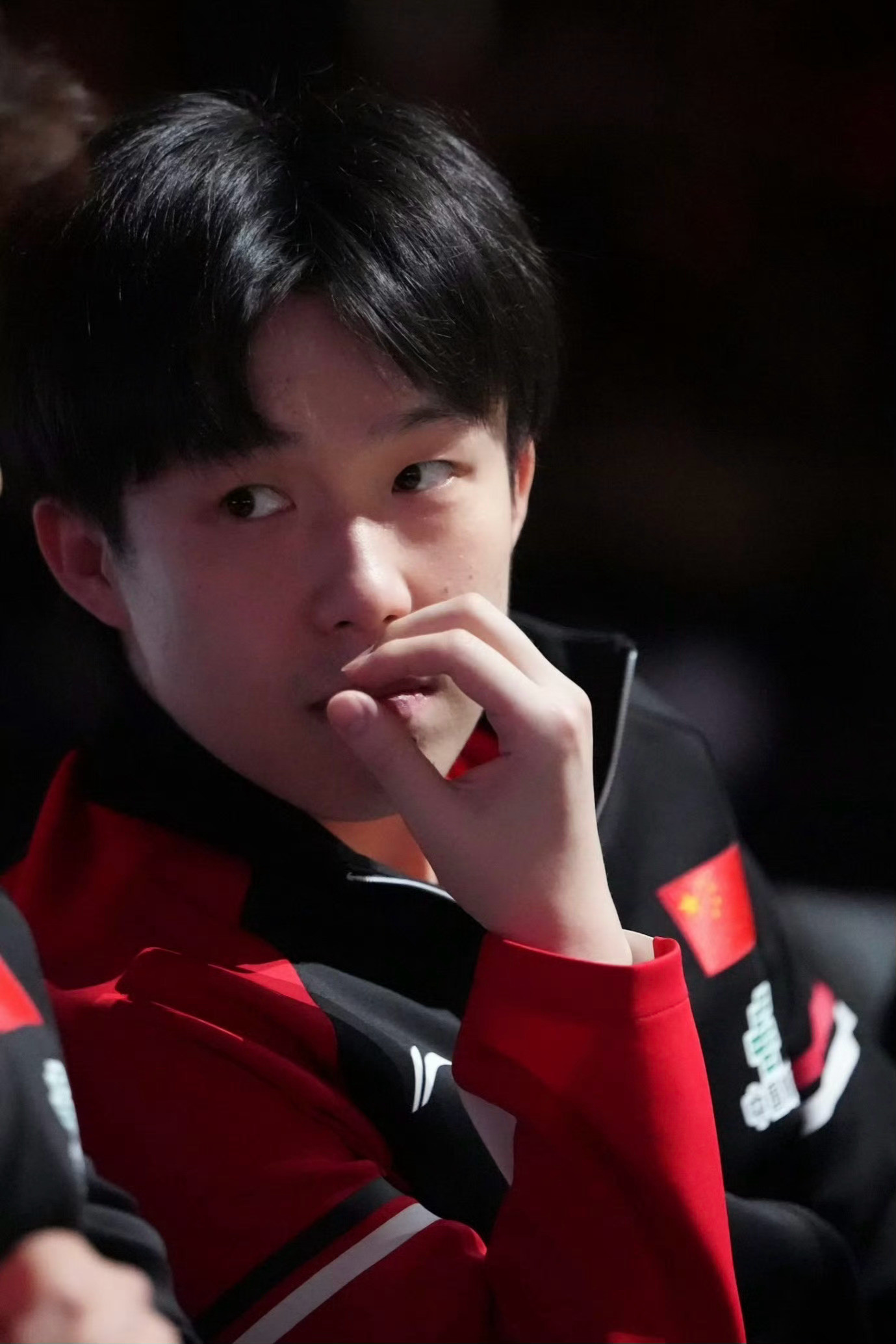 帅爸老爸眼睛就这样又大又圆