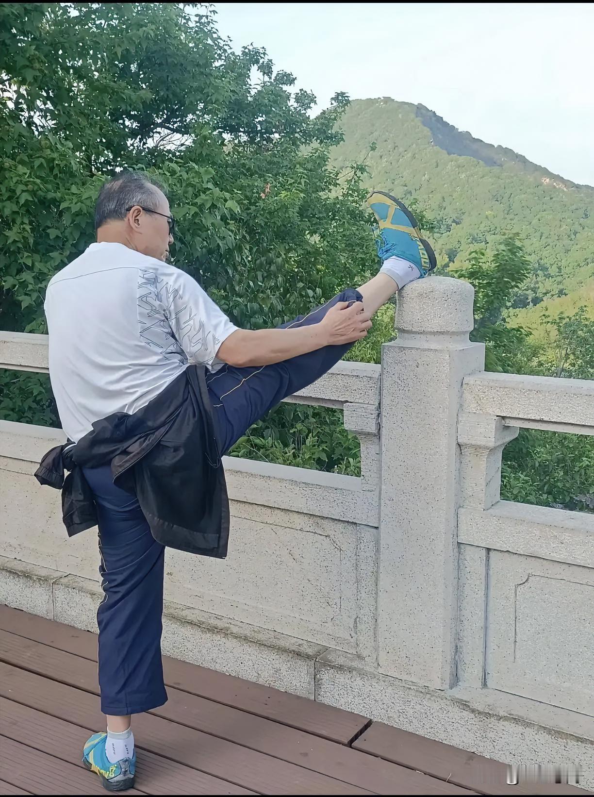 一位三甲医院的医生说：“寿命长不是靠多走路和多睡觉，还要坚持这4件小事，全都做到