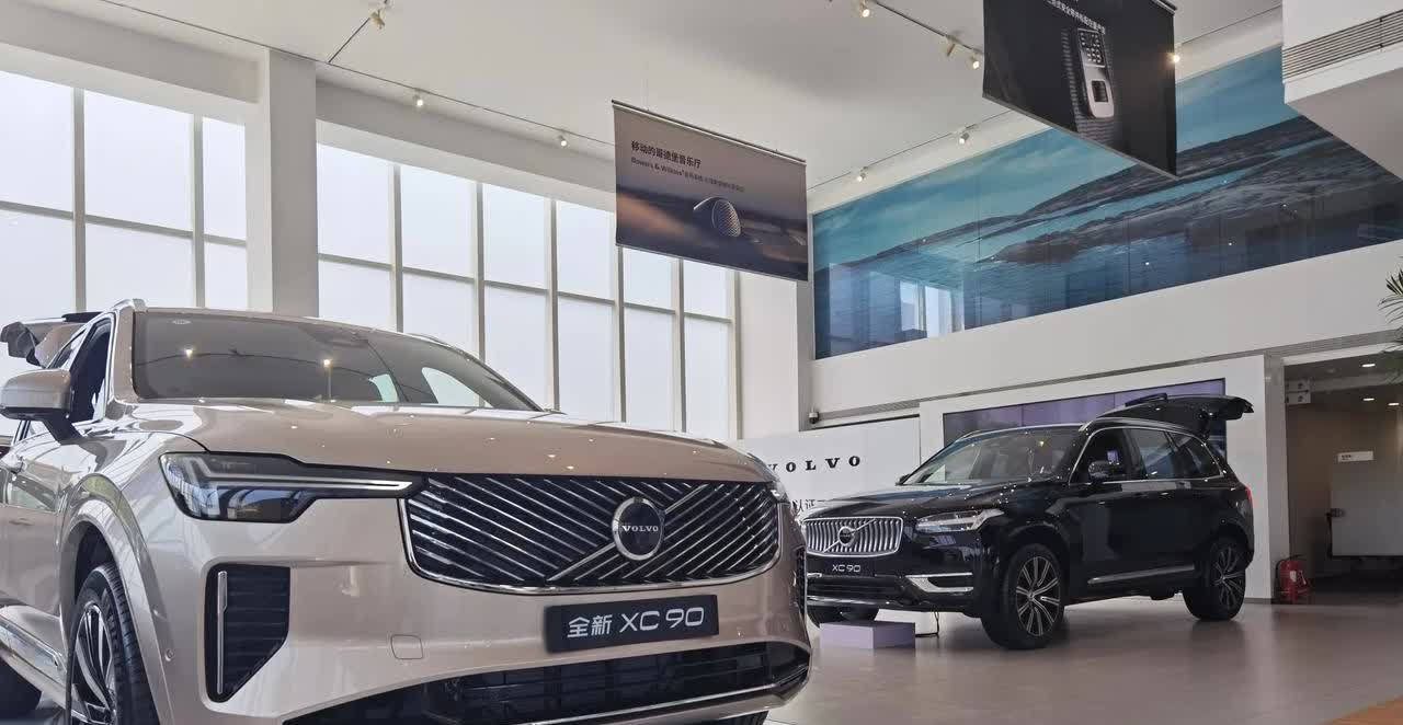 4月15日，新款沃尔沃XC90正式上市。今天去4S店看了实车，新款的中控感觉确实