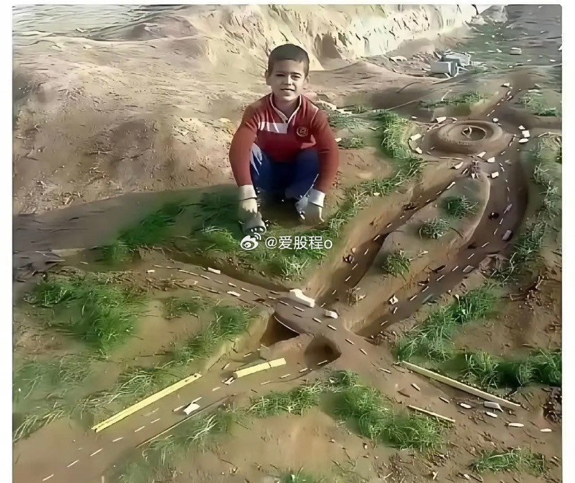 国外一名孩童设计的路口方案，据称能彻底解决堵车问题，你们觉得可行吗？