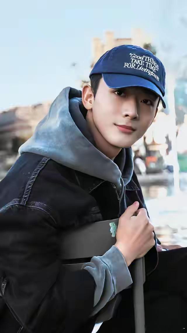 那英问张晚意：“你哪家经纪公司的？”张晚意说：“我没有经纪公司，我个体户。”那英