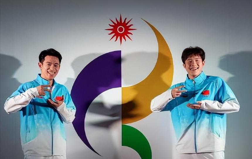 亚运会羽毛球关键时刻是不是还得看何济霆[捂脸哭]我也是无语了，都冒出这句话了。亚
