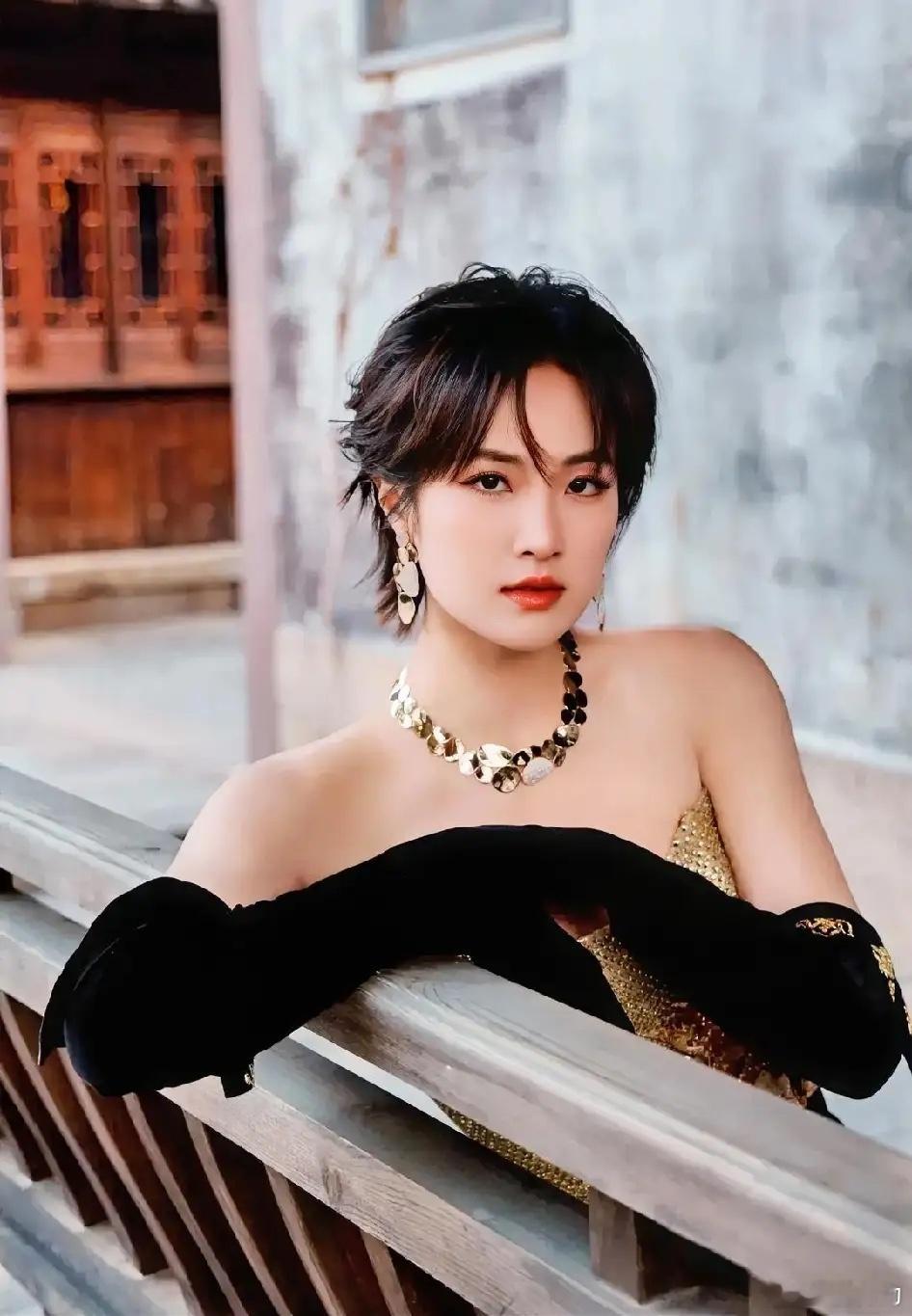 资本大佬都很喜欢姚安娜原因很简单不是她有什么强大的背景，而是她自身就是一个宝藏女