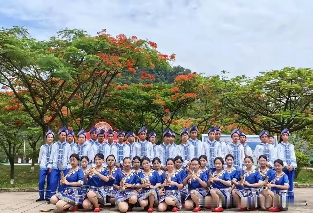 缅北果敢56名公费师范生毕业等待分配！这56名毕业生，是果敢地区公费的师范毕业