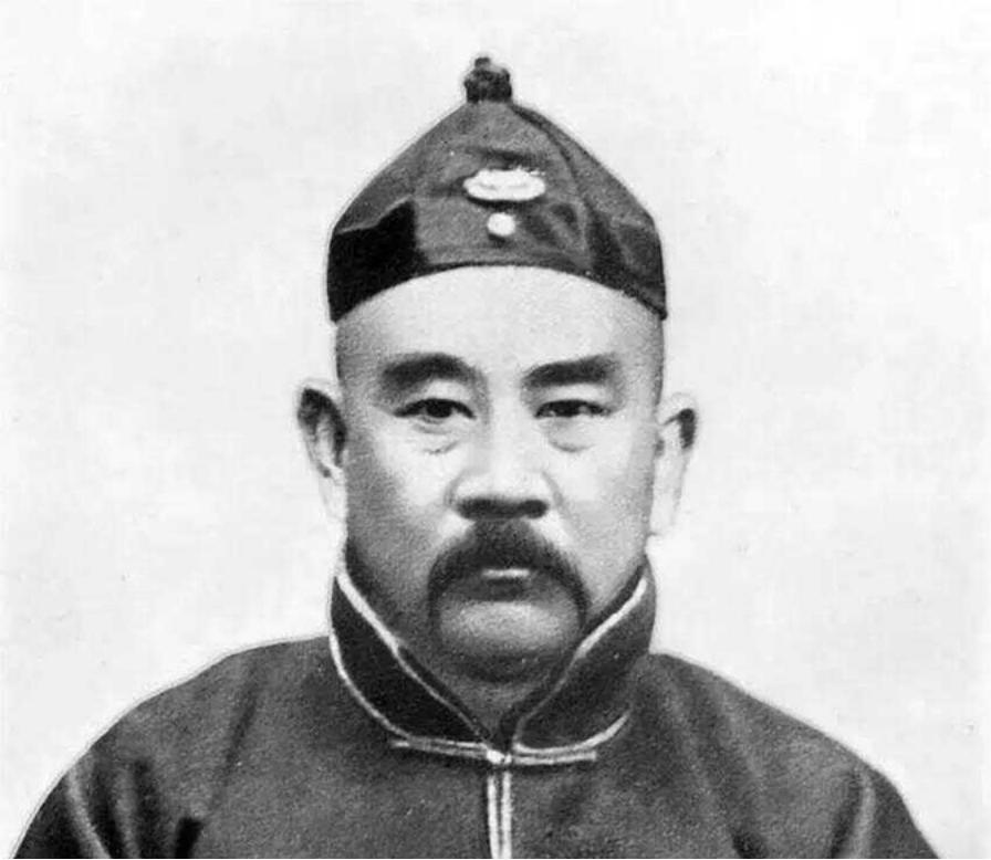 1917年，张勋的四姨太王克琴与他的副官有染，装疯卖傻逃离了张府。她后来竟坦露：