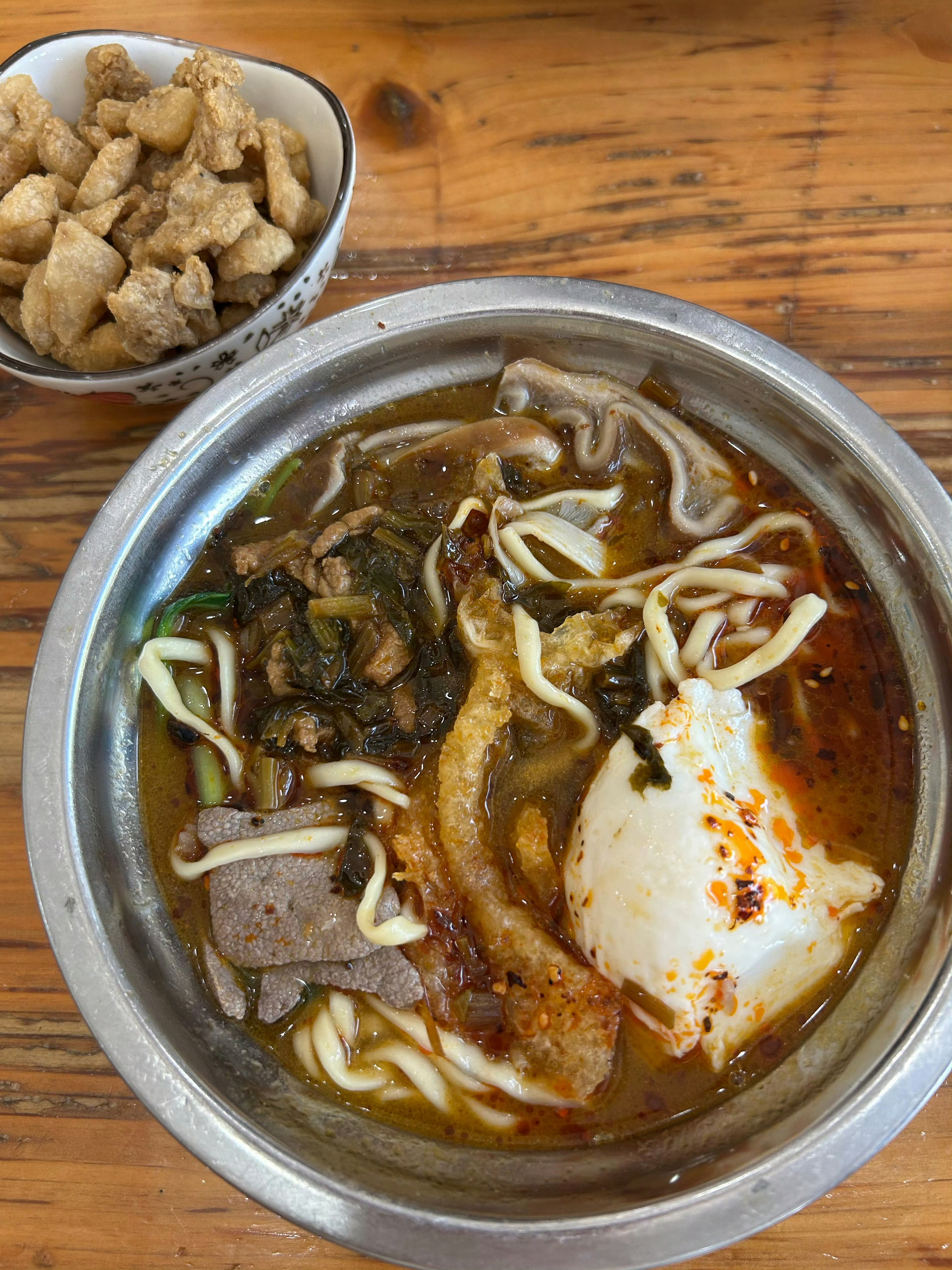 今天的午饭看上去一般可不简单哦好久好久没有吃面条了来到了心心念念的这一家点的雪