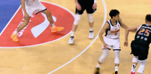 徐杰为什么进不了国家队的原因找到了！因为打球不合理？像这种抢断后的球，徐杰竟