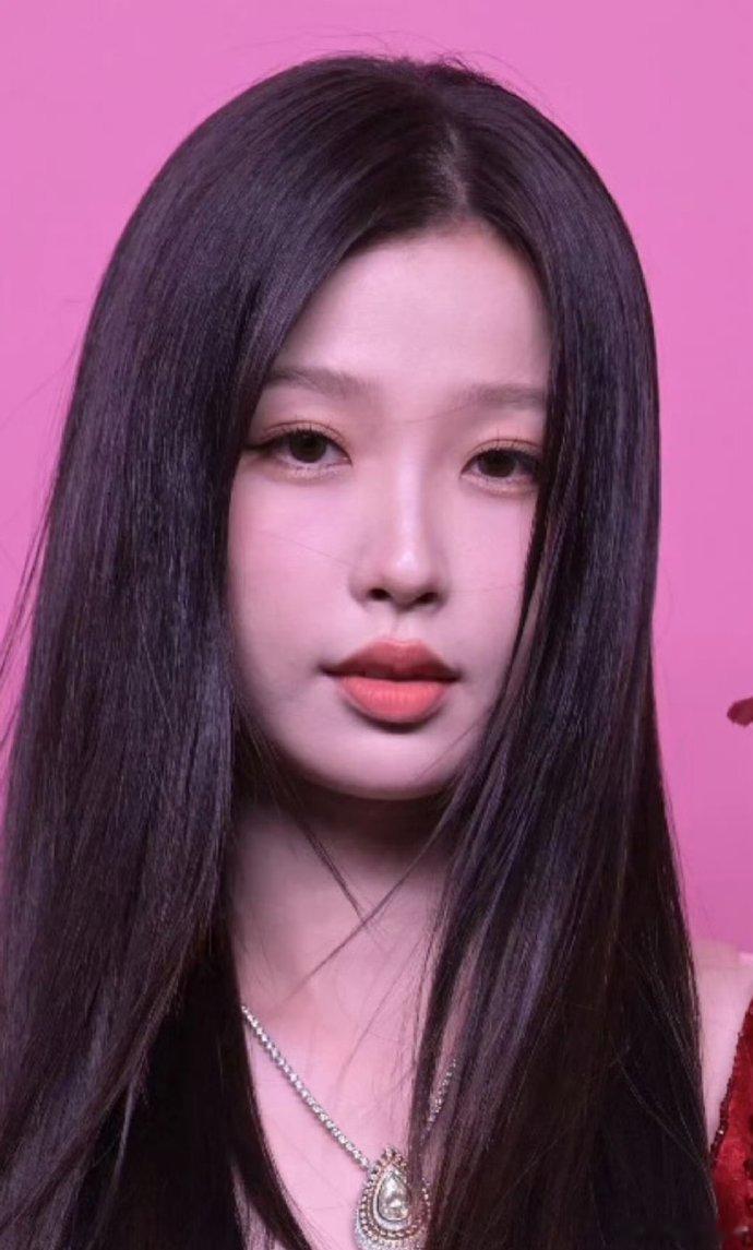 虞书欣赵露思生图对比你感觉谁更好看？