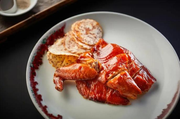 当中国味道登上新加坡滨海湾金沙的舞台时，灯光下闪烁的不只是奖项，更是一次味蕾的远